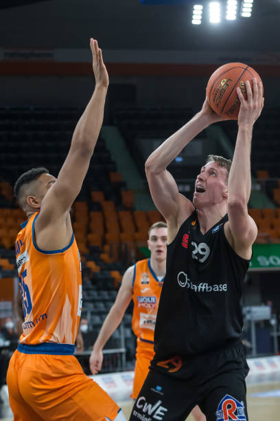 体球员的突 体球员的突